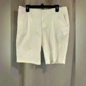 Women’s White Liz Claiborne Bermuda Shorts